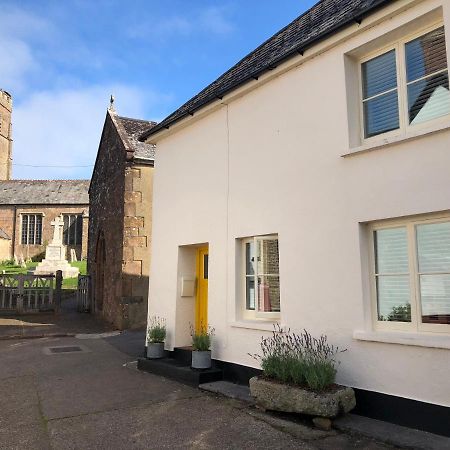 Church View - C. 1750 Cosy Character Cob Cottage. Hatherleigh Exterior foto