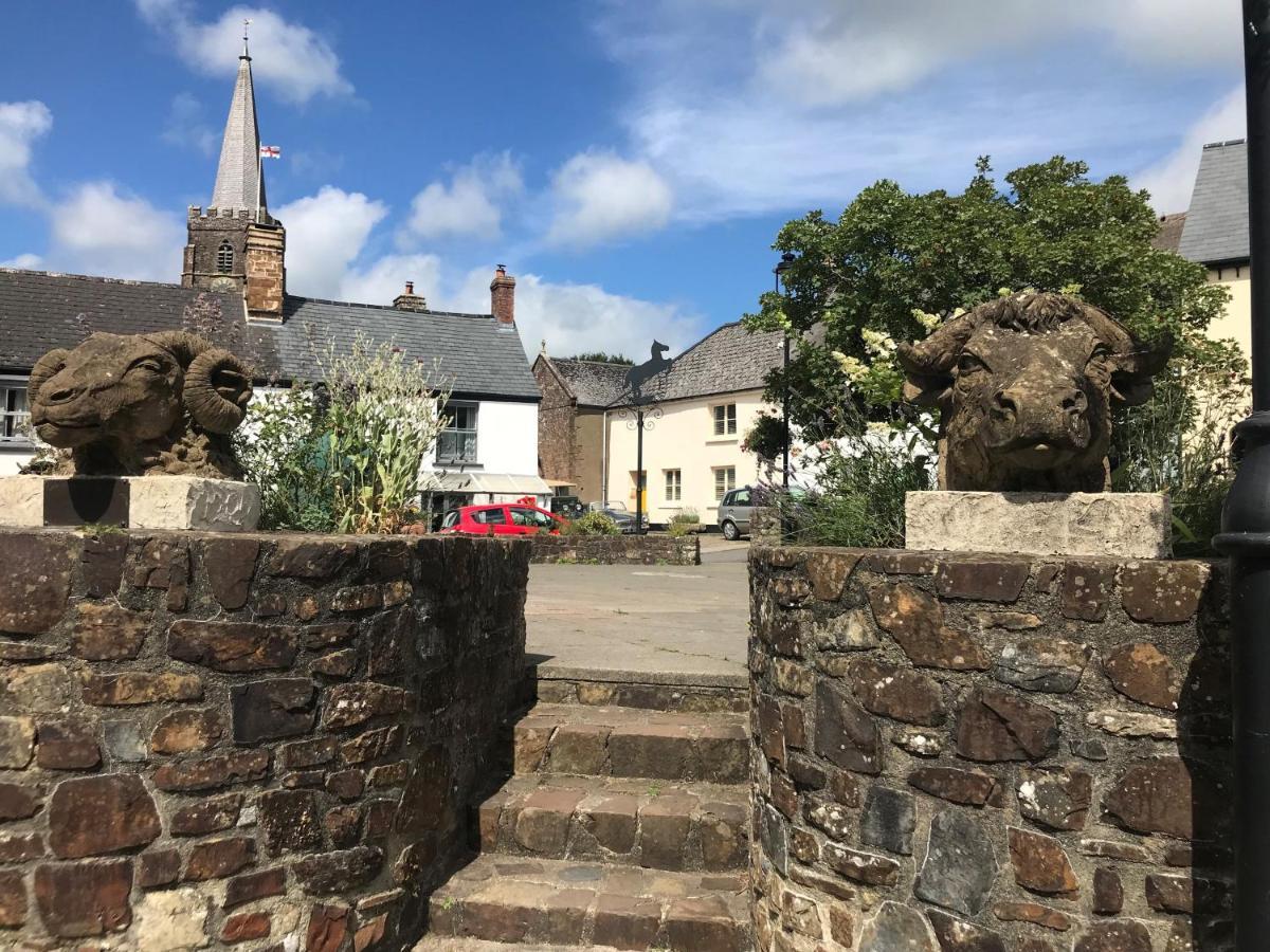 Church View - C. 1750 Cosy Character Cob Cottage. Hatherleigh Exterior foto