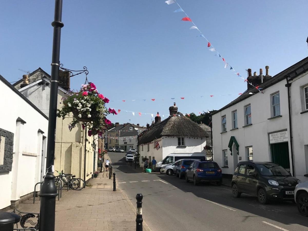 Church View - C. 1750 Cosy Character Cob Cottage. Hatherleigh Exterior foto